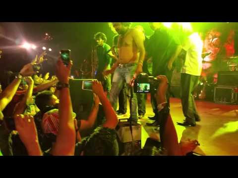 Nadee Ganga Tharanaye - Rock meets Reggae 2016 live.  Red Circuit - Chitral Somapala