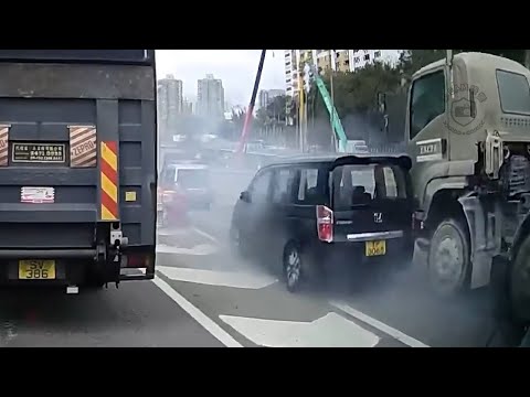 車CAM直擊 - 仆街司機分岔位切影線 搞到三車相撞