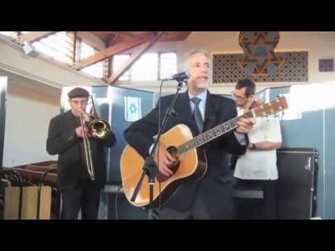 Ray Singer performs a Shlomo Carlebach Medley at the House of Peace