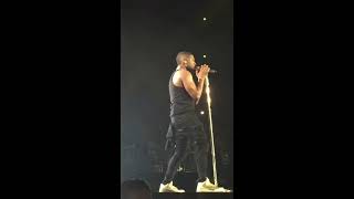 Usher plays with audience - Body Language, Pop Your Collar, U Turn & More