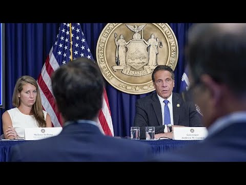 فيديو استقالة سكرتيرة حاكم نيويورك وسط شكاوى بتحرشه جنسيا بـ11 امرأة…