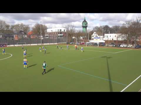 Danial Jadidi (SC Victoria Hamburg) Fair-Play im Spiel gegen SCALA (4:1)