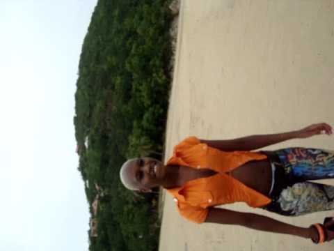 Nikita Blu at de beach.