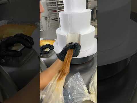 How to add a cake slice into your dummy wedding cake! #wedding #weddingcake #cake