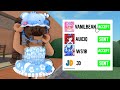 I Sent 100 YOUTUBERS A FRIEND REQUEST In MM2... (Murder Mystery 2)