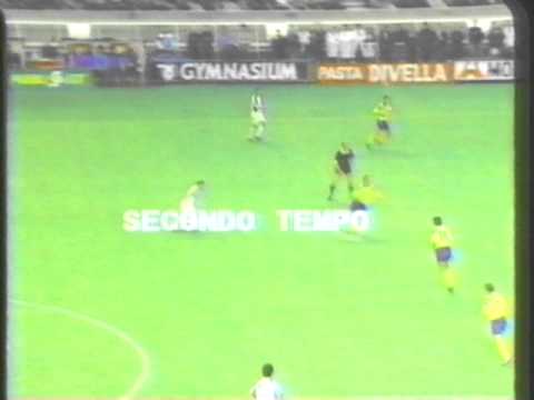 1993 (April 22) PSG (France) 0-Juventus (Italy) 1 (UEFA Cup)-semifinal, second  leg.mpg