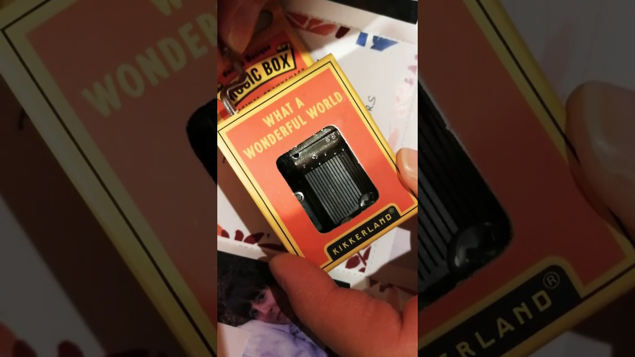 Boîte à musique manivelle kikkerland petit cube