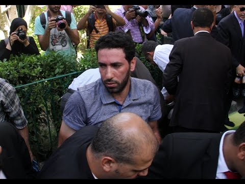 أبو تريكة يحضر جنازة أسطورة الأهلي الراحل "طارق سليم"