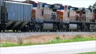 preview picture of video 'BNSF C44-9W nos.  4016, 5492 and 4998 lead a mixed freight north of Halls, Missouri'
