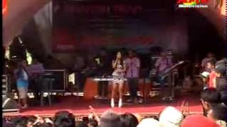 Download lagu Mawar ditangan - new vaganza NDAKON TEAM mp3 Download lagu Mawar ditangan - new vaganza NDAKON TEAM mp3