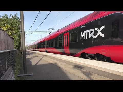 Tåg i Sverige i trailer med svenska tåg