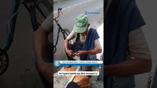 Download lagu 🔴 Bikin Haru Beli Sapu Jualan Kakek Renta, Perempuan Ini Berikan Sarapan hingga Banjir Doa Warganet mp3