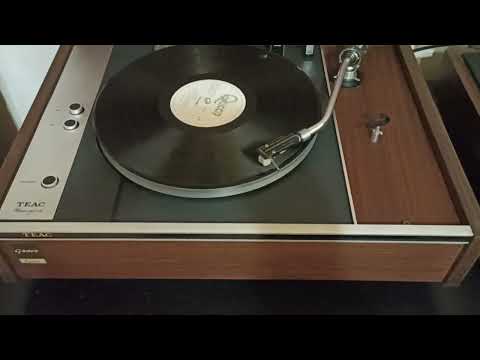 TEAC turntable Magne Float TN-80C playing play the game. With Rotel RA-840 and Sony SS-850.