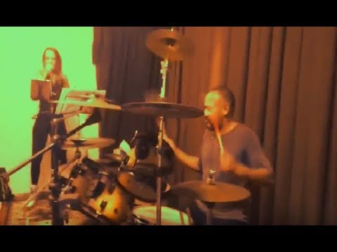 Falling to Pieces - Faith no more cover (Gardênia Azevedo - Escola do Rock)