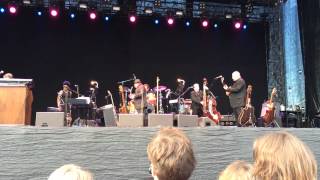 Van Morrison - Intro / Close Enough For Jazz