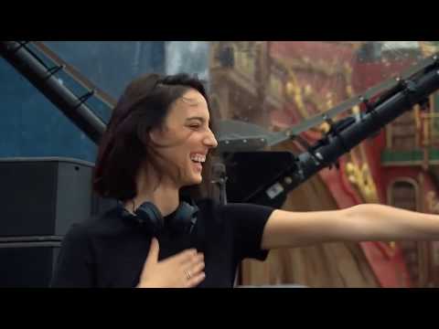 Amelie Lens Begins Her Tomorrowland 2019 Set With An ID