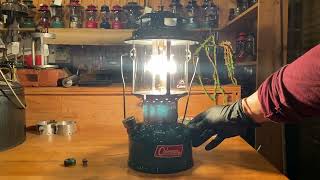 Apr.1965 Coleman 220F vintage lantern Iight 点火動画