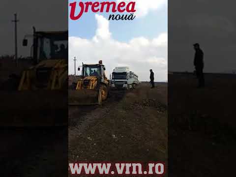 Camionul din namolul de pe  DJ 244 D!