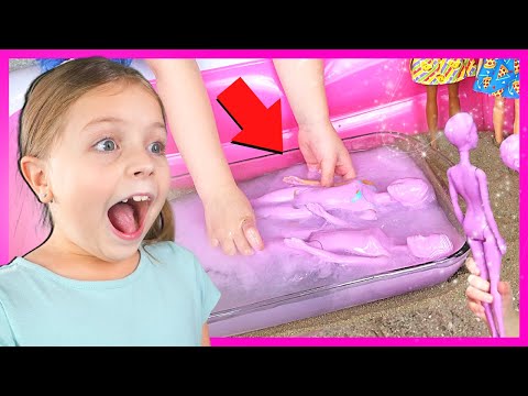 Kin Tin Throws a Barbie Doll Pool and Spa Party in Her House ... But She Forgot the Party Food!