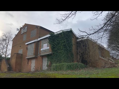 Exploring an Abandoned Pub | The Bramble Inn Rastrick