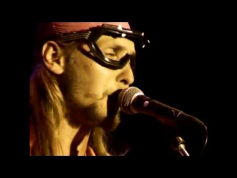 11. Chiki Liki Tu-a - Každý má svoje - Live at Hodokvas Pezinok (19.8.2006)