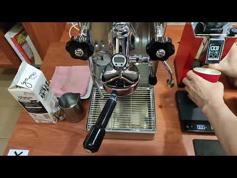 Lelit MaraX & Eureka Specialita. Naked extraction and milk frothing.