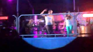 Calle 13- Un beso de desayuno.