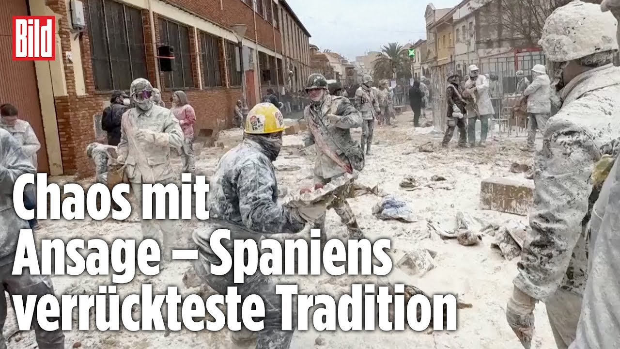 WILDER MEHLSCHLACHT-TAG IN SPANIEN: Warum sich in Ibí jeder mit Eiern bewirft