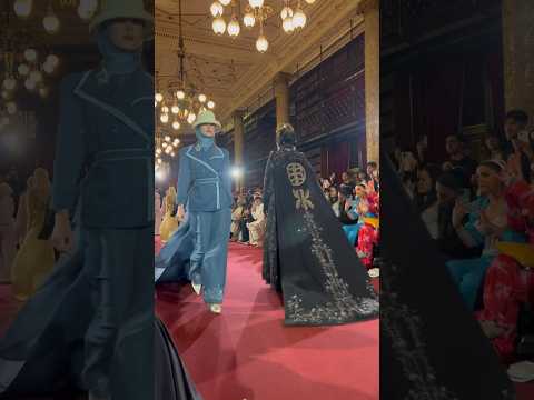 Come with me to a hijabi modest fashion show for London Fashion Week #lfw #hijab #vlog