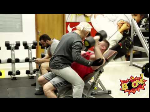 Pegadinha:vovo na academia(grandp at the gym plank