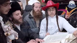 פורים באומן: קריאת המגילה בהיכל ציון רבי נחמן מברסלב - ליל פורים תשפ"ו