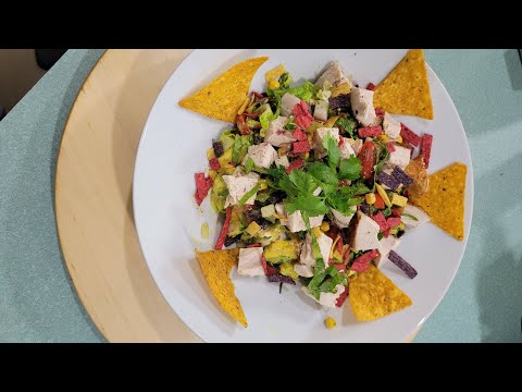 Healthy Southwestern Salad with Avocado Cilantro Lime Dressing #recipe #salad #lowcarbs #dinner