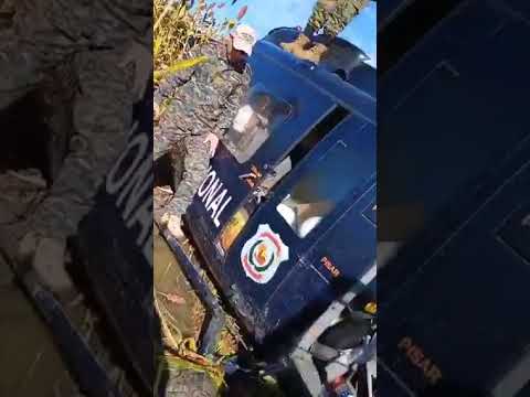 Heroica Maniobra: Policías Logran Aterrizaje Seguro en Medio de la Emergencia