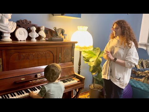 Gavriil is 3y.1m he is accompanying his sister - Гавриилу 3 года и 1 месяц, он аккомпанирует сестре