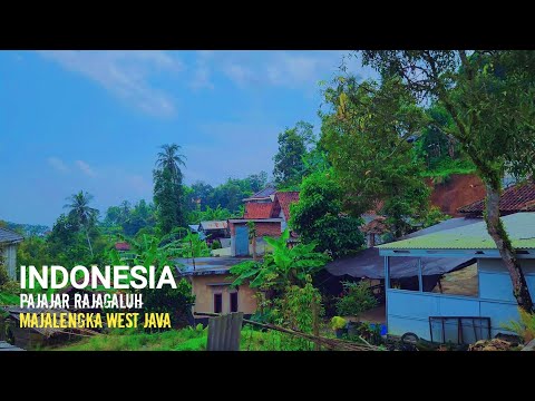 Wandelen in het dorp Pajajar, een Indonesisch dorp met smalle steegjes