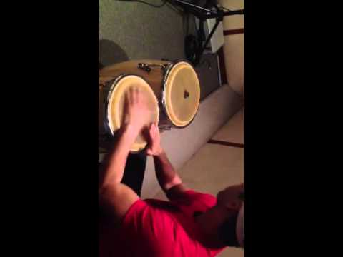 Kaky Ramos grabando congas