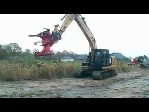 Baumfällen extrem - mit Cat 320 E Kettenbagger