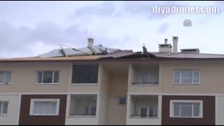 preview picture of video 'Erzincan'da kuvvetli rüzgar çatı uçurdu'