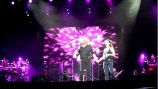 Download lagu Barry Gibb / Sammy Gibb How Can You Mend A Broken Heart Brisbane 16/02/2013 mp3