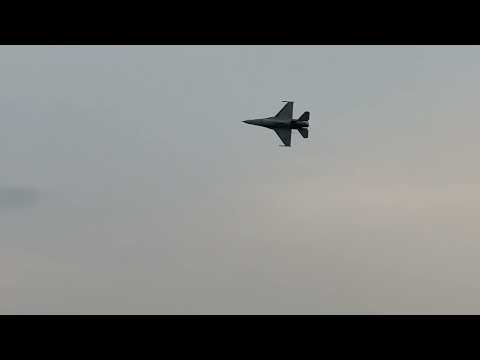 USAF F-16 Viper Demo and Heritage Flight with 2 P-51s and a P-38 at EAA Airventure Oshkosh 2021!