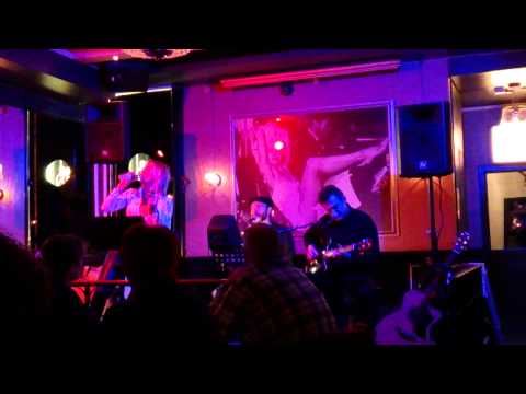 Lise Haavik: Paper moon.