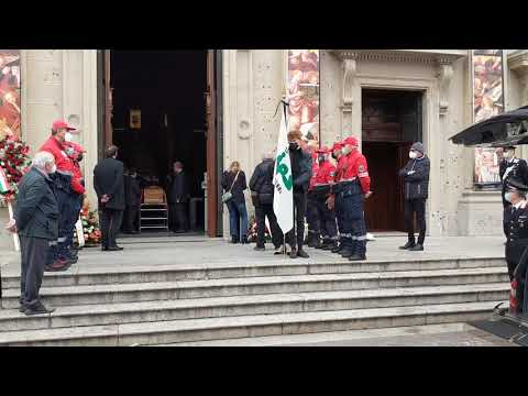 Saronno lancio di palloncini degli studenti del Prealpi per l'addio a Paolo Strano