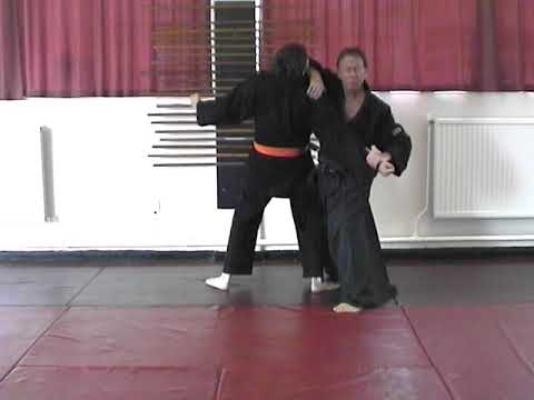 100 JU-JUTSU, JUDO THROWING TECHNIQUES