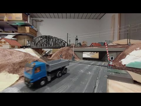 Marco's Model Railway Part 74 – Three B - Construction Site, Stock Exchange and Railroad Crossing