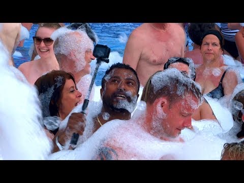 Foam Pool Party, Pullman, Cayo Coco - Cuba