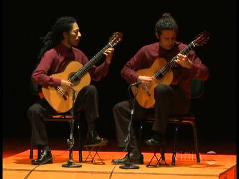 Brazil Guitar Duo plays Rameau: Gavotte avec 6 doubles (Movimento Violão)