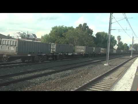 NR12 NR101 on Freight at Middle Footscray