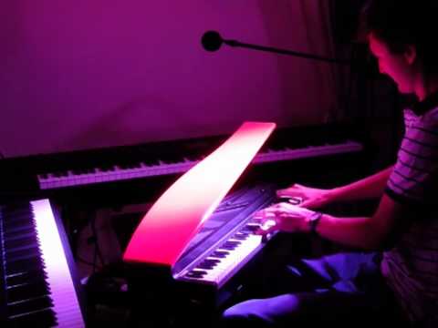 Dan's Incredible Boogie Woogie Piano Improvisation on the small 61 Keys Korg microPiano