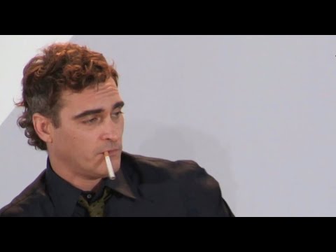 Joaquin Phoenix And Smoking 🚬🚭