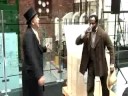 Παράσταση μουσειακού θεάτρου για τον Henry "Box" Brown [Χένρυ «Μποξ» Μπράουν]. Το 1849 ο Brown δραπέτευσε από τη δουλεία ταχυδρομώντας τον εαυτό του μέσα σε ξύλινο κιβώτιο και έζησε έπειτα στη Βρετανία ως ακτιβιστής κατά της δουλείας και καλλιτέχνης του θεάματος. Το βίντεο γυρίστηκε στο [[#Museum of Science and Industry#]] [Μουσείο Επιστήμης και Βιομηχανίας] του Μάντσεστερ στις 11 Ιουλίου 2008.
